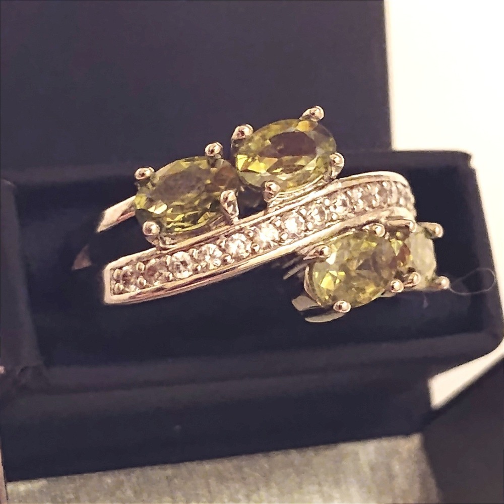 Vintage Fairycore Peridot Bypass Ring ๐ฟ